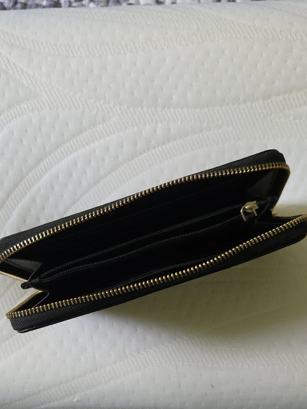 kate spade black pebbled zip wallet with gold hardware